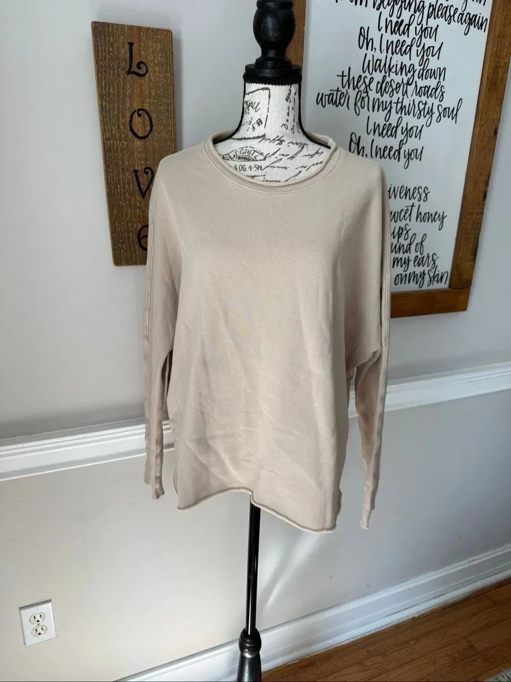Frank & Eileen Women's Anna Long Sleeve Crew Neck Capelet Sweatshirt Beige Small